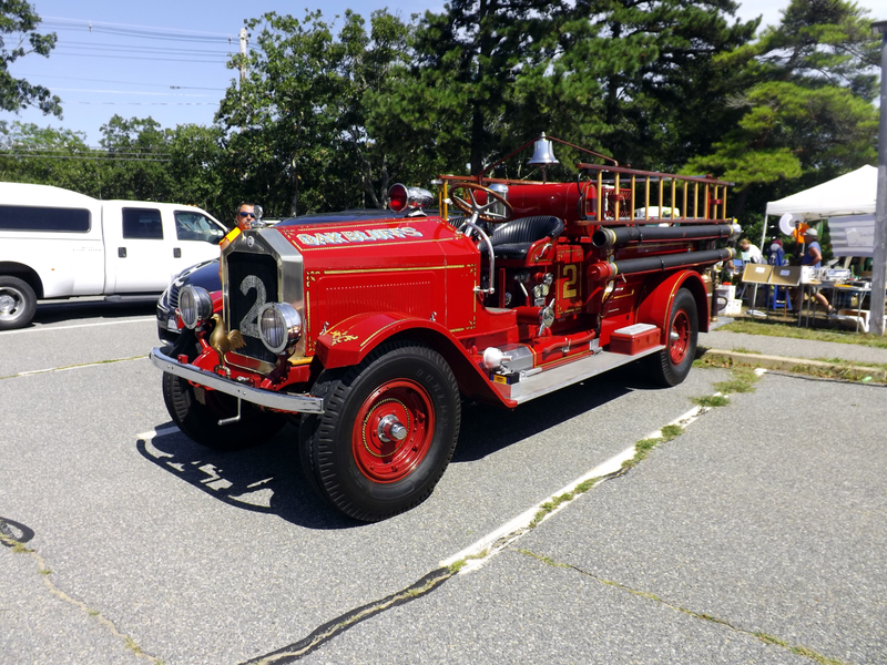 Illustration for article titled The 10th Annual Tisbury Fire Fighters' Car Show